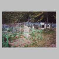 071-1112 Paterswalde im Mai 2006 - Russische Grabstaetten auf dem alten deutschen Friedhof.jpg